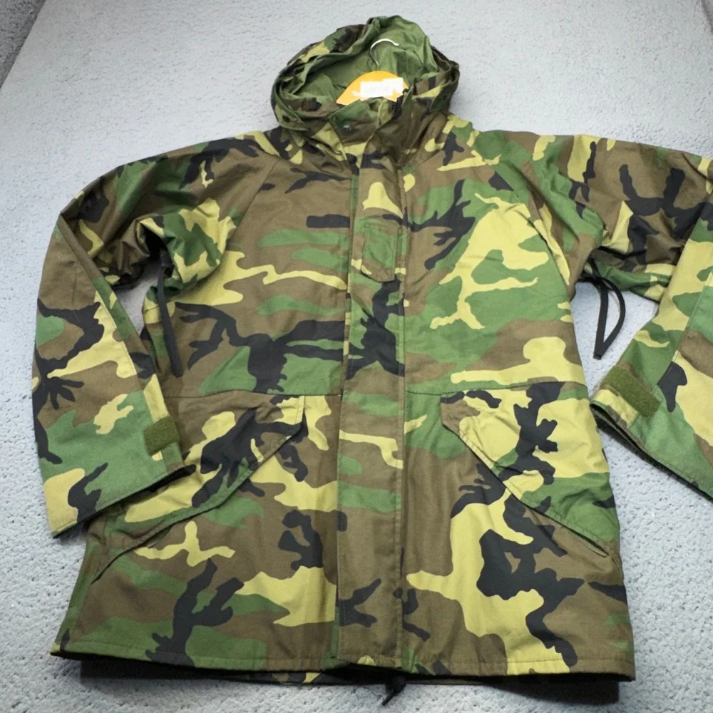 US Military Gore-Tex Parka Mens Medium Regular ECWCS Jacket Camo M81 Woodland